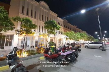 BUKA CABANG DI SINI PASTI LARIS, RUKO HOLLYWOOD JABABEKA, PUSAT KULINER & CAFE