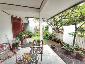 Rumah 2 Lantai Di Dalam Komplek Nyaman Aman