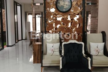 Rumah mewah dan megah taman golf resideance