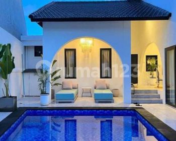 Villa 3 Bedroom Kerobokan Furnished Bagus SHM - Sertifikat Hak Milik di Gunung ,