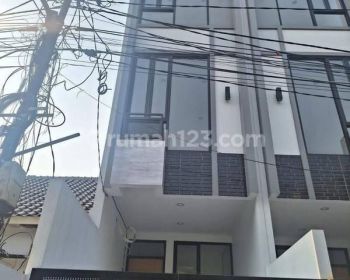 Wilson Rumah bebas banjir di duri kepa