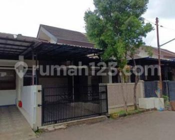 Rumah Nyaman di Komplek De Green Grande Residence Ciwastra