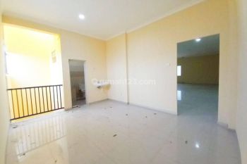 Ruko 3 lantai bagus siap pakai di Tengah kota