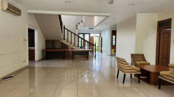 02-281
FOR RENT RUMAH (Siap Huni/Furnish) DI KEMANG JAKARTA SELATAN
SHM