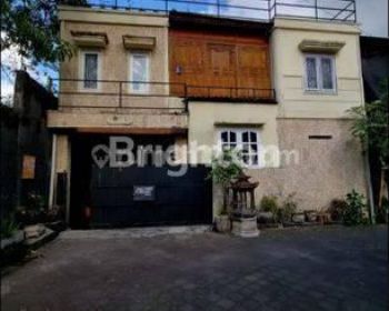 Rumah full furnished di lokasi strategis Jalan Padonan Tibubeneng