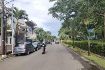 Rumah Semi Furnished di Taman Semanan Indah 2 Lantai Posisi Di Depan Sport