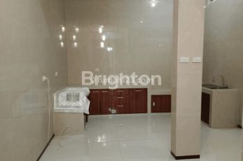 RUMAH MEWAH SEMI FURNISH DEKAT ALUN-ALUN KOTA MALANG, KAYUTANGAN HARITAGE, PASAR