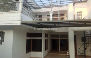 *Disewakan Rumah di Setiabudi Jl Pada lestari*