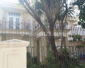 Disewakan rumah mewah luas 2lantai di pondok indah