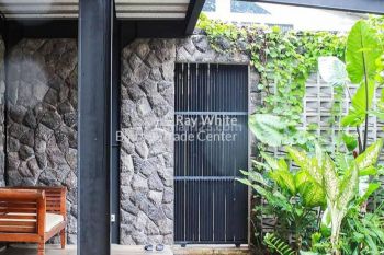 Disewa rumah konsep industrial Full Furnished @Bintaro Sektor 9