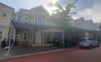 Rumah 2lantai masih baru di tengah kota