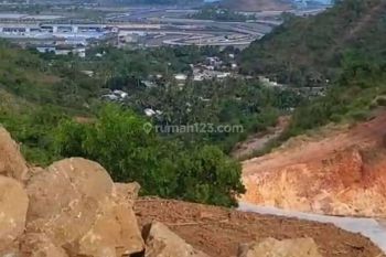 Tanah dibelakang sirkuit Mandalika view laut dan view sirkuit