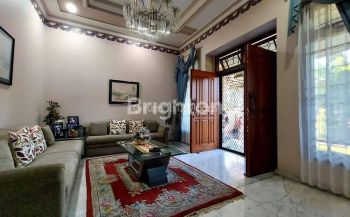 rumah mewah darmo satelit