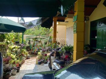 Rumah Besar Cantik Terawat Siap Huni 2 Lantai