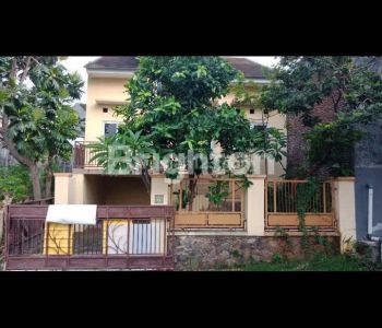 RUMAH DI NGESREP KAN CARPORT