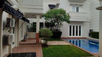 Rumah 2 Lantai Bagus Ada Kolam Renang di Pondok Indah Ff