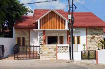 Rumah Baru Modern Hook 10 Menit Dari Ambarrukmo Plaza