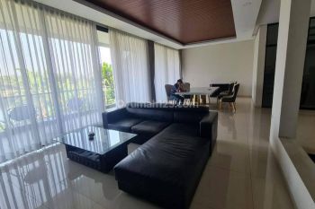 Disewakan Rumah Cantik Semi Furnish di Kota Baru Parahyangan, Bdg