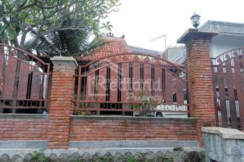 Rumah di Daerah Pasadena , Semarang Ls 5919