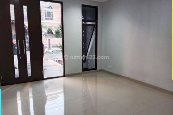 Top Pisan Rumah Sudut Dua Lantai Antapani Kota Bandung 255M10