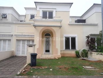 Rumah Premier Golf Residence Kawasan Golf