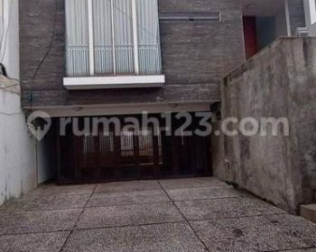 Rumah Bagus 3 Lantai 4 KT Cipete untuk ekspatriat dekat ke MRT