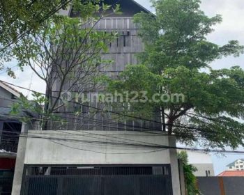 Dijual Rumah di Kemang Baru Renovasi