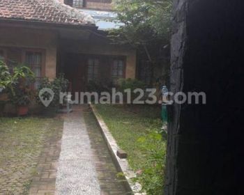 Dijual Rumah Lama Terawat Asri Strategis di Mainroad Cipaganti
