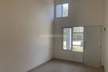 Rumah Hook Pusat Kota Cianjur Bebas Banjir Depan Taman