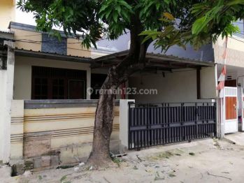Rumah Bagus di Bulevar Hijau, Bekasi B0031