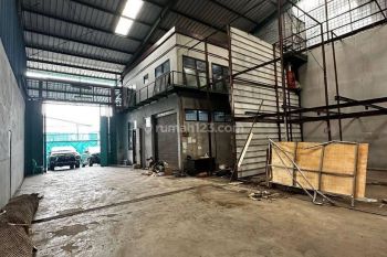 Gudang Disewa Lokasi Strategis Ada Kantor di Mainroad Holis