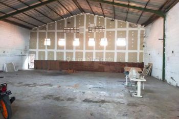 Disewakan Gudang Bagus Siap Pakai Akses Box Double di Sayap Holis