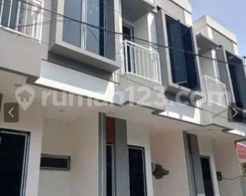 RUMAH 2 LANTAI MINIMALIS STRATEGIS DEKAT GLODOK JAKARTA BARAT