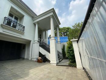 Rumah 3 Lantai Bagus SHM di Kebayoran Baru, Jakarta Selatan