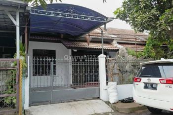 Rumah nyaman di taman kopo indah patung kuda