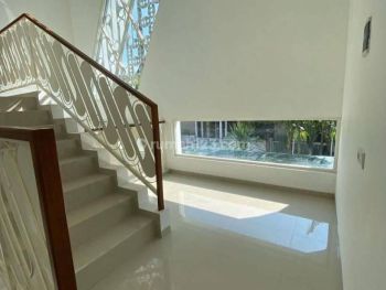 Di jual rumah modern 2 lantai sudah shm