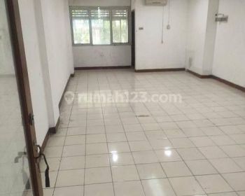 Disewa Ruko Sunter Metro Uku 4.5x15 Strategis 4 Lantai Hadap Jalan Cocok Buat
