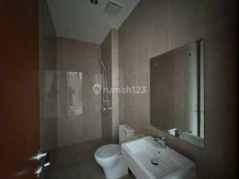 Rumah Baru 2 Lantai Di Dekat Akses Utama