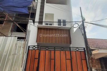Rumah Baru Indent lokasi strategis di Tomang(TM100)