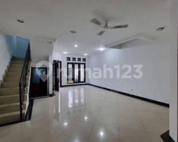 Janur hijau 120m, 2lantai, siap huni, 3kamar tidur, strategis, premium clustered