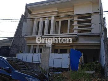 RUMAH RUNGKUT ASRI TENGAH 2 LANTAI DEKAT MERR