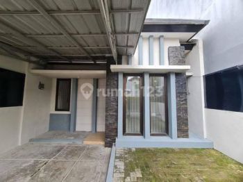 Rumah Minimalis Depan Taman Dekat Pusat Kuliner di Serpong Park