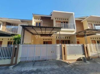 Dijual Rumah Dua Lantai Luas 125m Semi Furniture di Yogyakarta