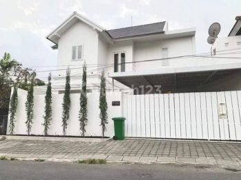 Rumah 2 Lantai semi villa di Umalas kerobokan badung bali