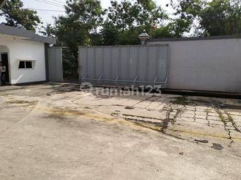 Gudang Konstruksi Baja Luas di Area Cijerah