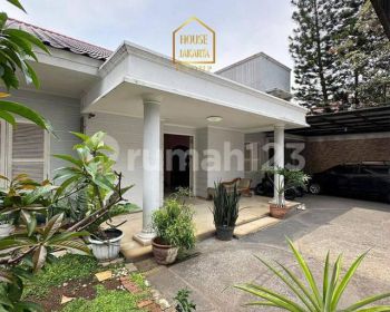 Rumah Bagus Cipete Area, Tenang, Fully Furnished, Taman Luas, Ada Pool