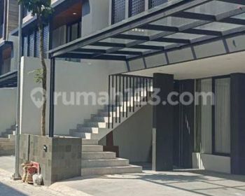 Rumah 3 Lantai di Jalan raya Andara paling strategis