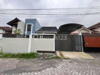 Rumah 2 Lantai Sudah Renovasi di Satelit Utara, Surabaya