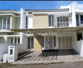 Dijual Rumah Tengah Kota Manyar Jaya Row Jalan Lebar