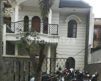 Rumah bagus 2 lantai sayap buahbatu